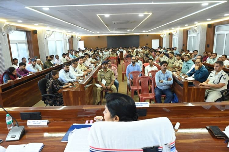 Hajipur News: बकरीद को लेकर भीड़भाड़ वाले क्षेत्रों पर रहेगी, प्रशासन की विशेष नजर