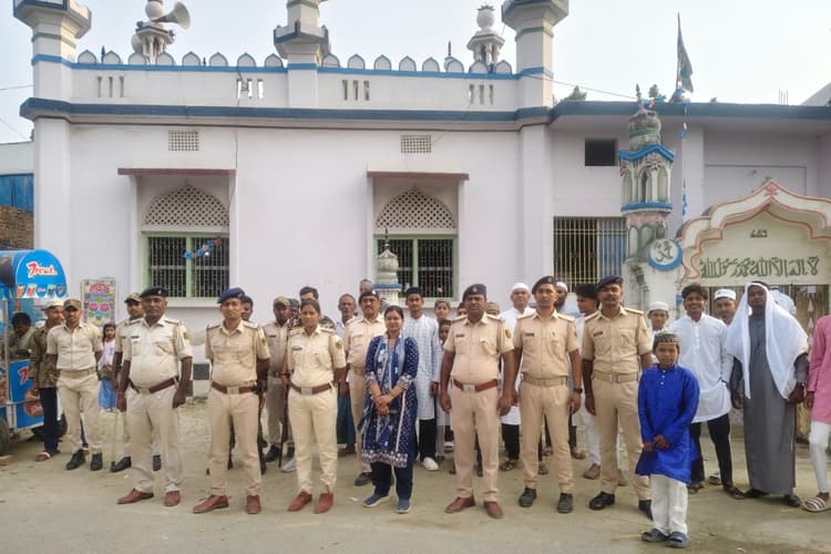 बकरीद पर्व को लेकर प्रशासन अलर्ट, मजिस्ट्रेट के साथ पुलिस बल तैनात