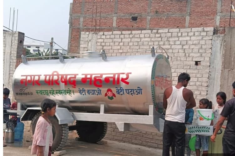 भीषण गर्मी में महनार के वार्ड 16 में गहराया जलसंकट, डेढ़ महीने से ठप नल-जल आपूर्ति