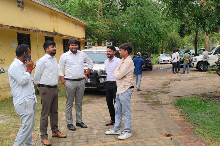 सुरक्षा के साए में शक्ति प्रदर्शन: कड़ी निगरानी के बीच सशक्त समिति चुनाव शुरू
