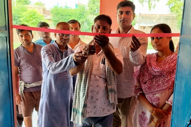 लखीसराय में निशुल्क स्वास्थ्य शिविर में 48 ग्रामीणों की जांच, फिजियोथेरेपी से मरीजों को मिली राहत