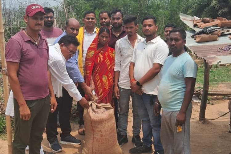 गिरिडीह के सरिता देवी को CM के निर्देश पर मिली मदद, प्रशासन उठाएगा बच्चों की पढ़ाई का जिम्मा