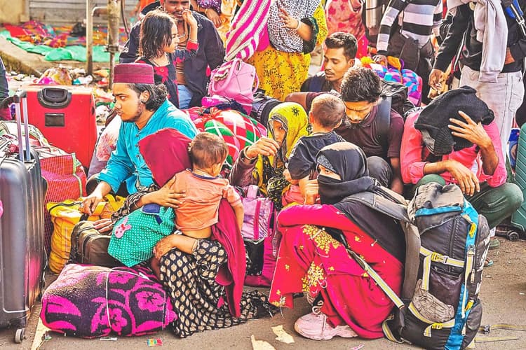 घुसपैठियों में बंगाल की 3D नीति का खौफ, हकीमपुर बॉर्डर पर बीएसएफ से कह रहे- साहब, हमें वापस भेज दो