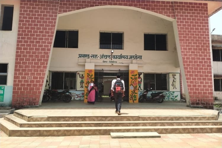 जलडेगा में भैया बन गया मंईयां, खाते में डलवाया मंईयां सम्मान योजना के 30000 रुपये