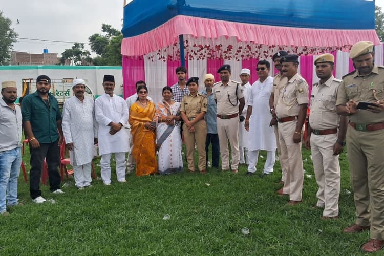 रेल नगरी जमालपुर में अकीदत के साथ अदा हुई बकरीद की नमाज, गले मिलकर दिया भाईचारे का संदेश