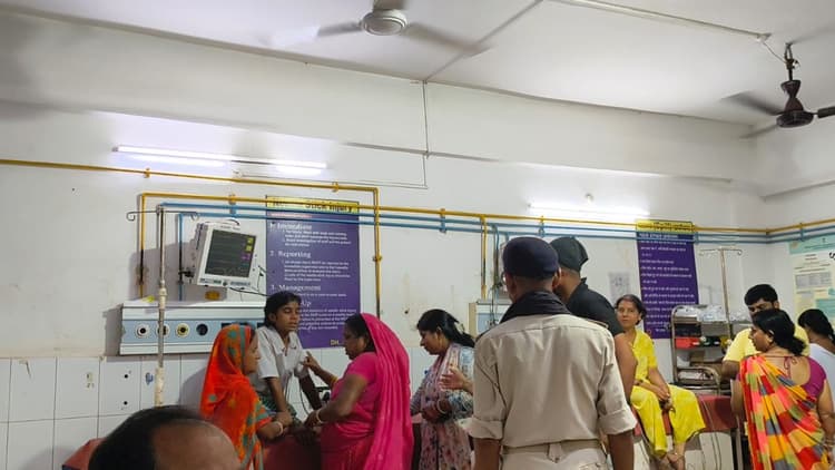 जमुई के स्कूल में प्रार्थना सभा में बेहोश हुईं दो छात्राएं, स्कूल में मची अफरा-तफरी