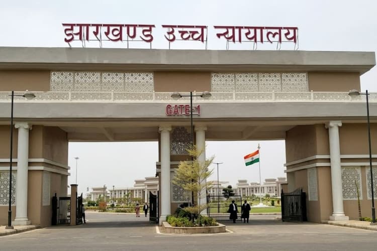 रिपोर्ट में 'खतरनाक' घोषित होने के बाद भी क्यों खड़ा है लक्ष्मी मेंशन? झारखंड हाइकोर्ट ने सरकार से मांगा जवाब