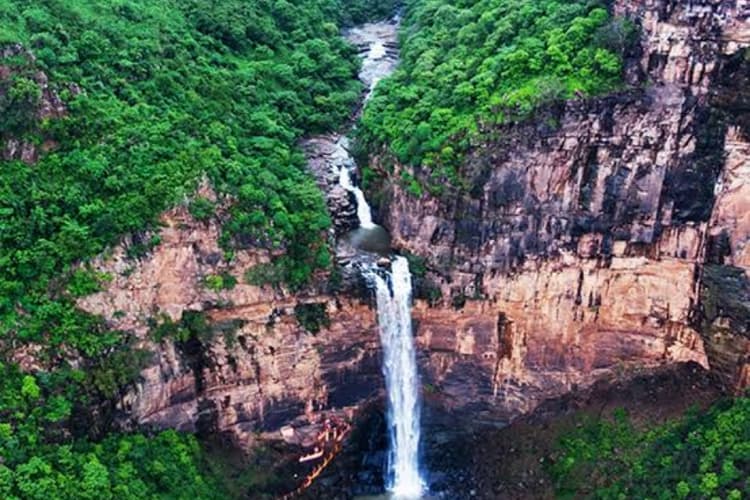 नवादा के ककोलत जलप्रपात में शुल्क वृद्धि से सैलानियों, दुकानदारों और ग्रामीणों में नाराजगी
