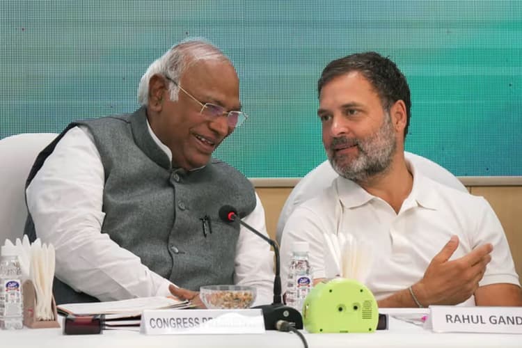 कौन बनेगा केरल का मुख्यमंत्री? कांग्रेस में मंथन पूरा, कल होगा ऐलान