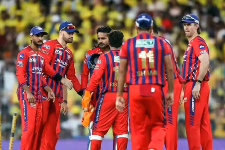 IPL 2026 के प्लेऑफ से बाहर हुई लखनऊ और मुंबई, पॉइंट्स टेबल में टॉप पर पहुंची RCB