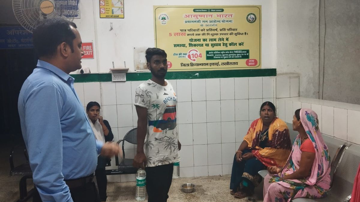 लखीसराय सदर अस्पताल में रात में औचक निरीक्षण में मिली गंदगी, ड्यूटी से गायब मिले डॉक्टर