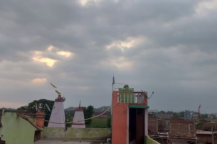 लखीसराय में देर रात आंधी-तूफान के साथ झमाझम बारिश, लोगों को मिली गर्मी से राहत