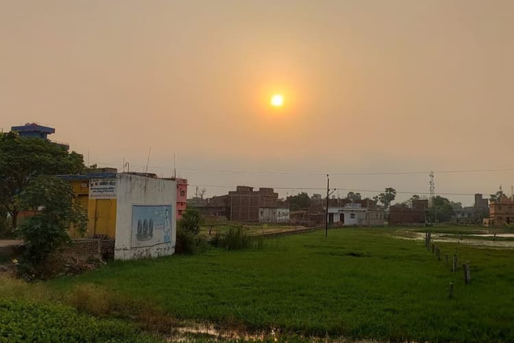 लखीसराय में तापमान में गिरावट से मिली राहत, ठंडी हवाओं के बीच बारिश और ठनका गिरने का अलर्ट