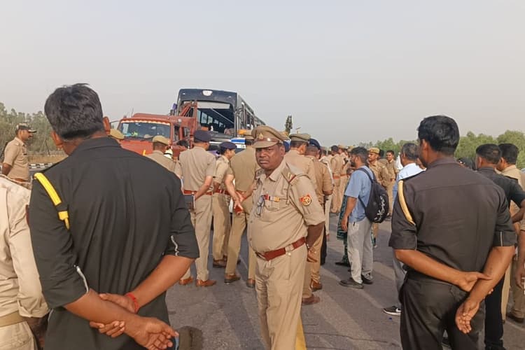 दिल्ली से बिहार आ रही बस पलटी, सब-इंस्पेक्टर और कैदी सहित 6 की मौत