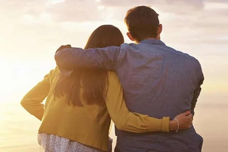 मधुबनी: तीन बच्चों की मां से मिलने पहुंचे प्रेमी को ग्रामीणों ने पकड़ा, पेड़ से बांधकर बनाया वीडियो