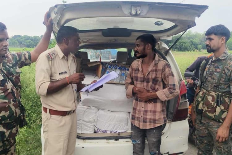 मधुबनी: भैरवस्थान में कार से 540 लीटर नेपाली शराब बरामद, तस्कर गिरफ्तार