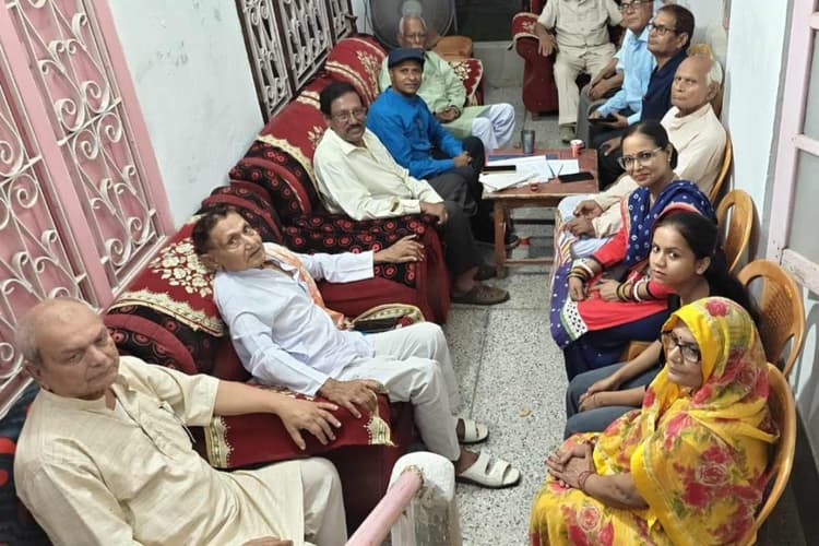 मधुबनी: स्वचालित कविगोष्ठी का आयोजन, साहित्यकारों ने कविताओं से बांधा समां