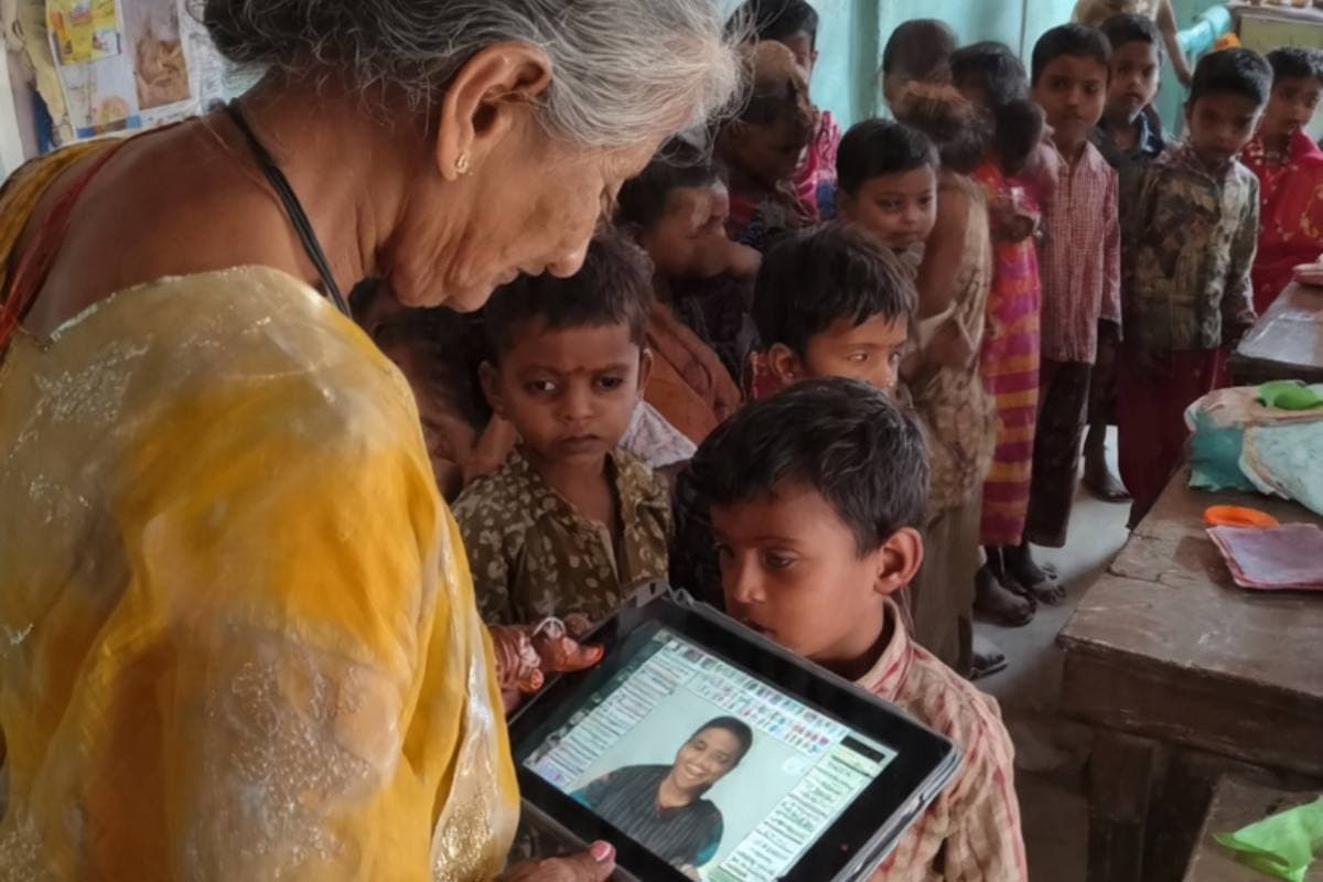 Madhubani News anganwadi face capturing ekyc success jhanjharpur