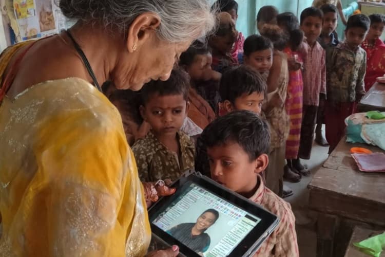 Madhubani: फेस कैप्चरिंग से हाई-टेक हुईं आंगनबाड़ी सेवाएं, झंझारपुर बना नंबर वन