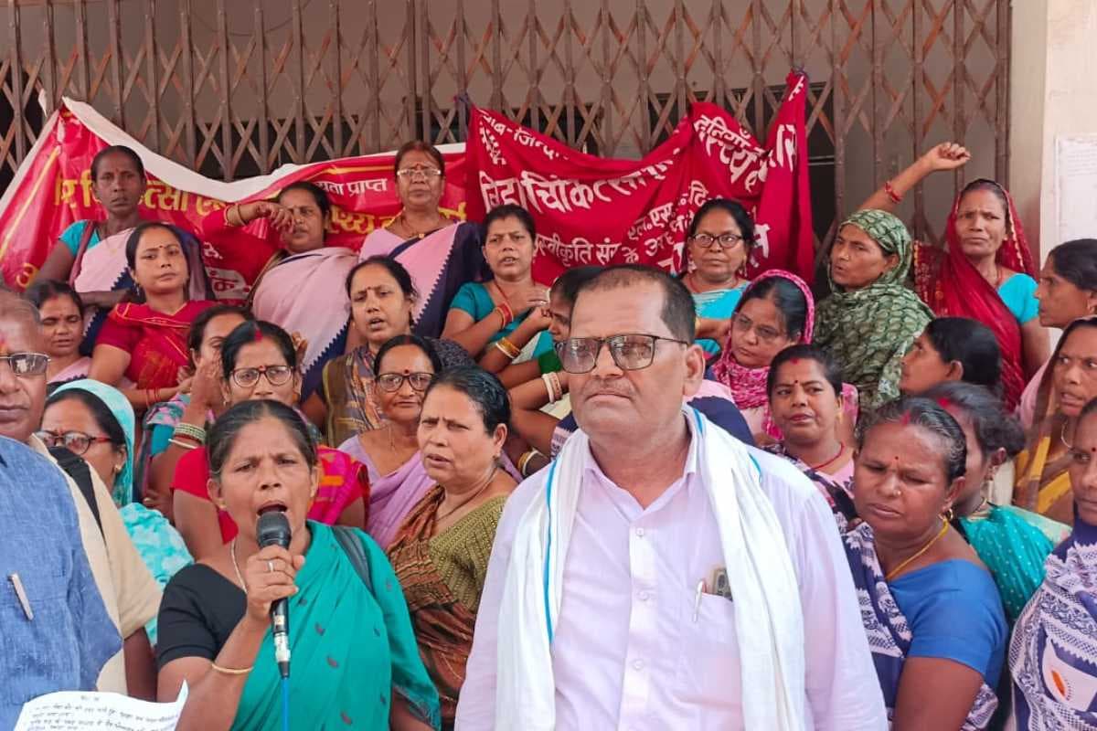 Madhubani News asha workers protest civil surgeon office 23 point demands slogan