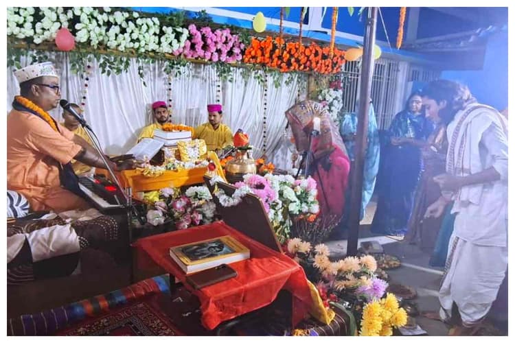 Madhubani News: पंडित कुंजबिहारी मिश्र ने किया गोवर्धन पूजा और कृष्ण बाल-लीला का अद्भुत वर्णन, उमड़ी श्रद्धालुओं की भारी भीड़