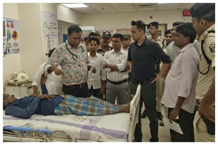 Madhubani News: बदहाल स्वास्थ्य व्यवस्था पर भड़के डीएम, एक महीने में सुधारें इमरजेंसी सेवा