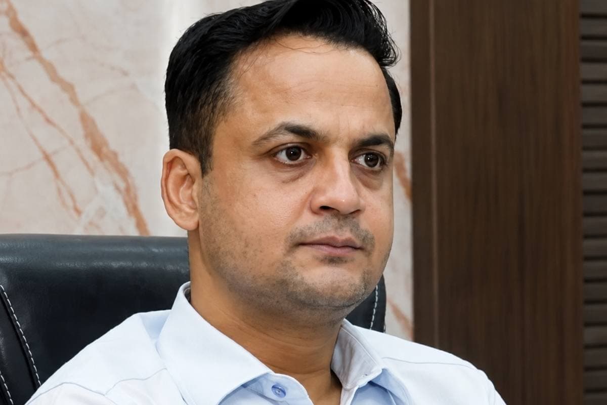 Madhubani: डीएम का बड़ा एक्शन, 118 पंचायत सचिव एक साथ सस्पेंड, प्रशासन में हड़कंप