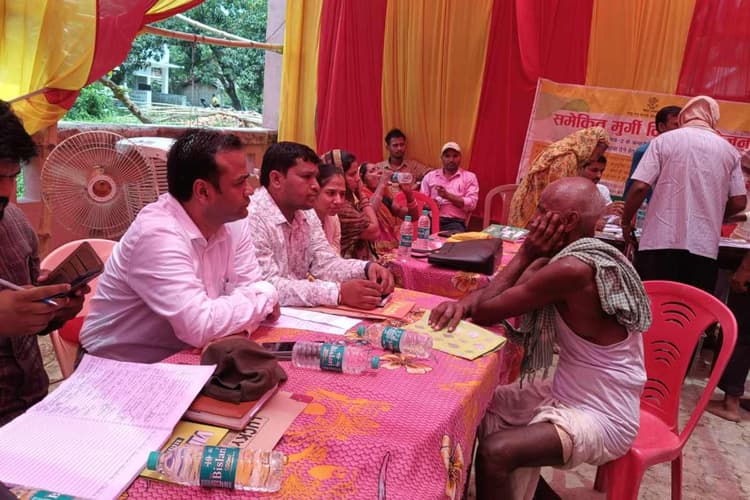 मधुबनी : बिजली शिविर में आए 400 से अधिक आवेदन, 10 दिनों में होगा समस्याओं का निपटारा