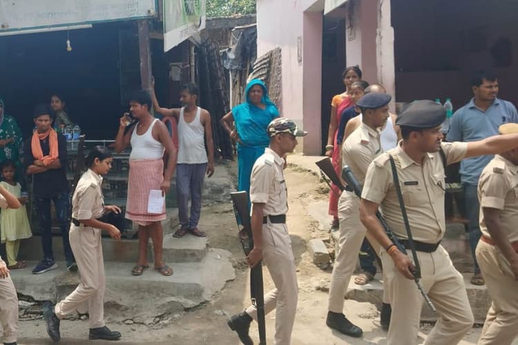 कैथीनिया गांव में अतिक्रमण हटाने पहुंची पुलिस टीम का ग्रामीणों ने किया विरोध, कार्रवाई रुकी