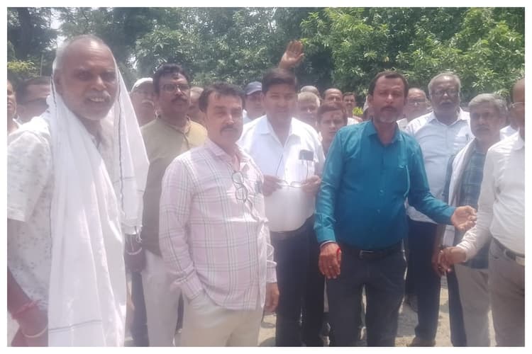 Madhubani News: किसान सलाहकारों का बड़ा आंदोलन, मानदेय बढ़ाने की उठी मांग