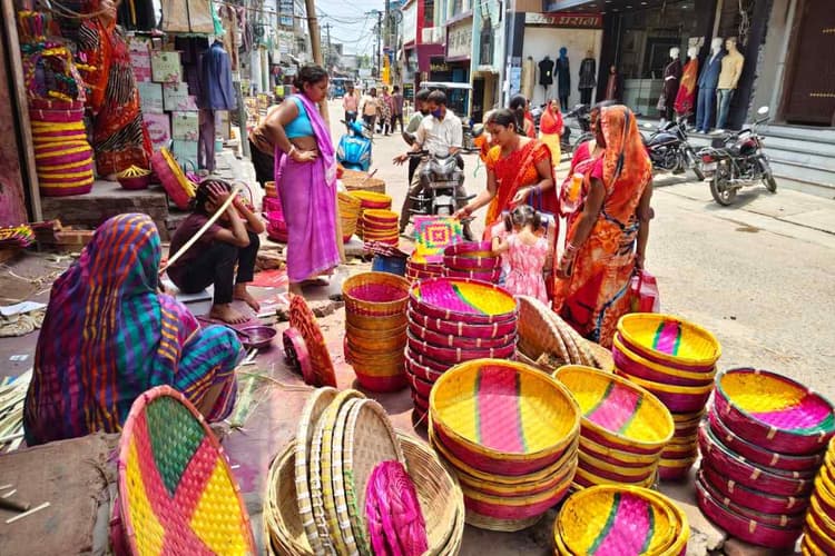 मधुबनी: अखंड सौभाग्य के लिए बरगद की पूजा, जानें पंडित उमेश झा से वट सावित्री का शुभ मुहूर्त