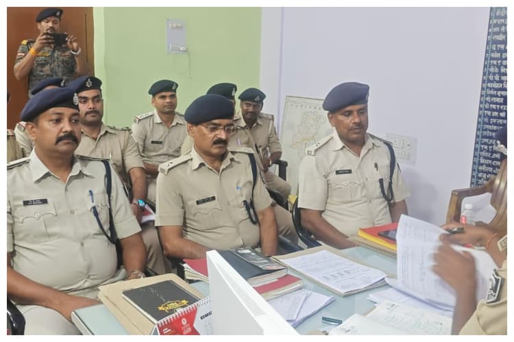 Madhubani News: झंझारपुर में एसडीपीओ की क्राइम मीटिंग, अपराधियों का लिस्ट तैयार करेंगे पदाधिकारी