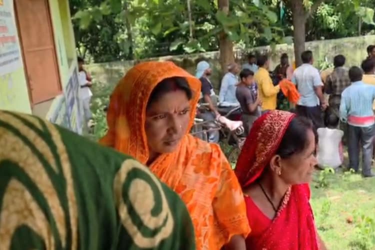 CM हेमंत के आदेश की उड़ी धज्जियां, दुमका में पानी को तरसीं 'मंइयां सम्मान' की लाभुक महिलाएं