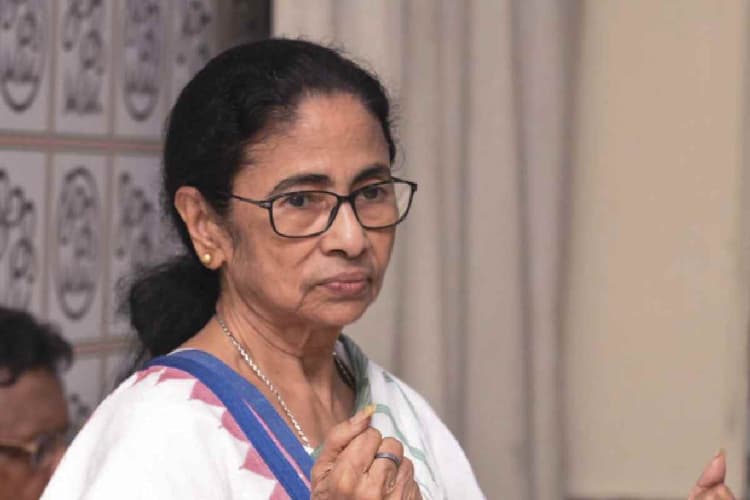ममता बनर्जी का आरोप, बोलीं- अभिषेक को अस्पताल में भर्ती होने से रोकने की कोशिश हुई