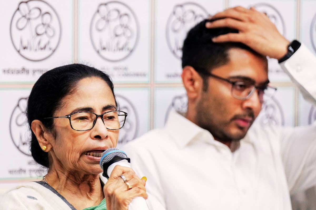 ममता बनर्जी बोलीं- इस्तीफा नहीं दूंगी, दीदी के बयान पर बंगाल के अधिकारी ले रहे मजे- हमें 2-2 सीएम मिलेंगे