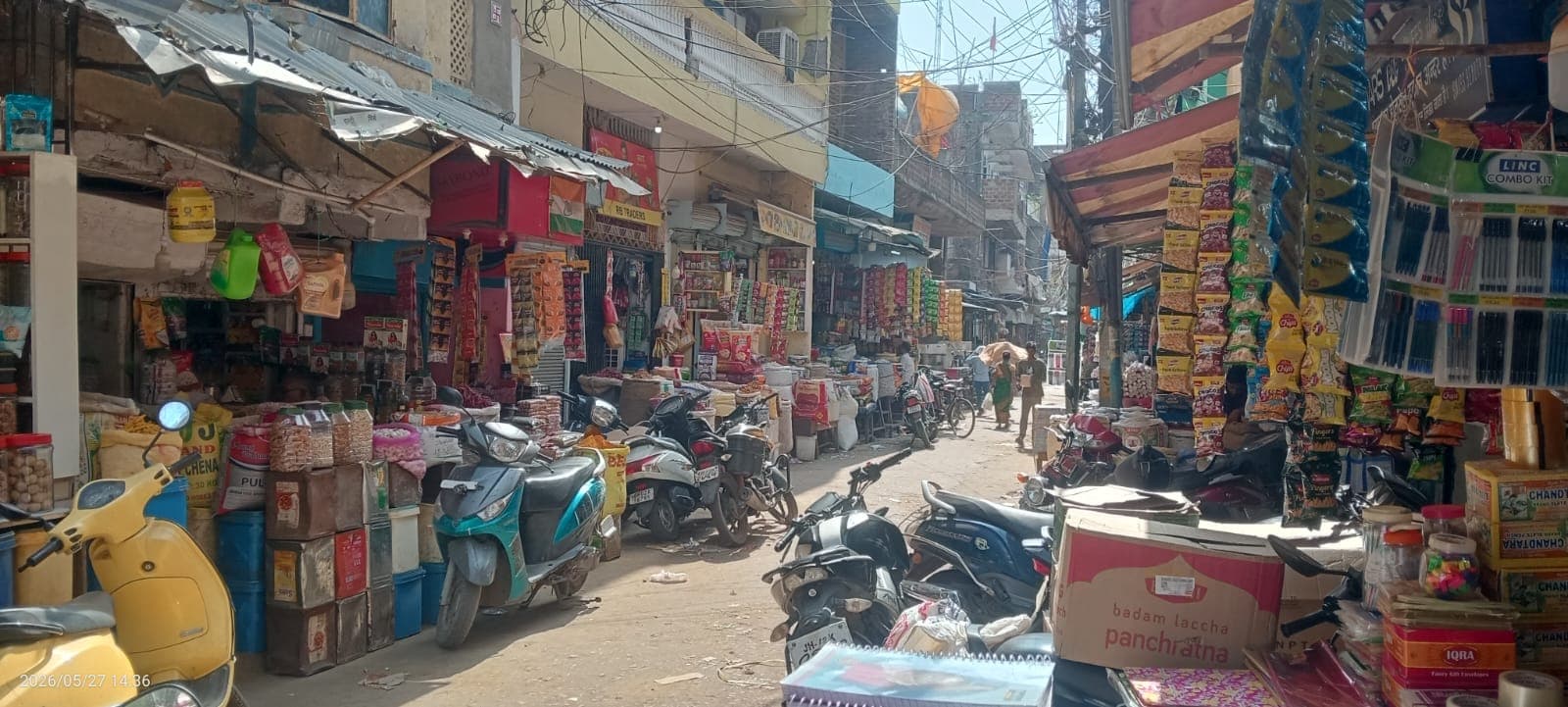 मार्केट अपडेट: काजू, बादाम से लेकर ताजे फलों तक, जानिए आज बाजार में क्या हैं जरूरी चीजों की कीमतें