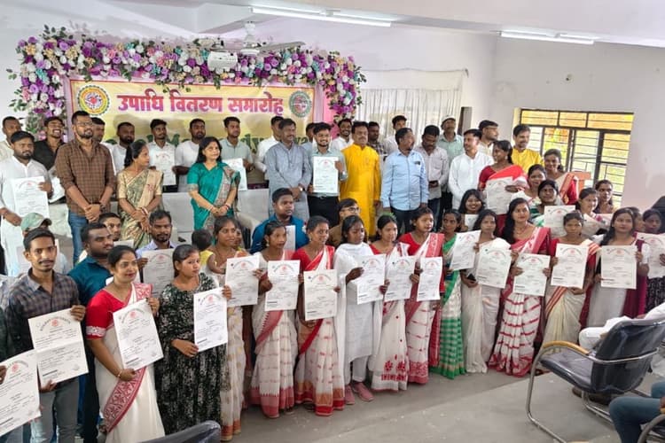 सरायकेला मॉडल कॉलेज का प्रथम उपाधि समारोह संपन्न, 50 छात्र-छात्राओं को मिली डिग्री