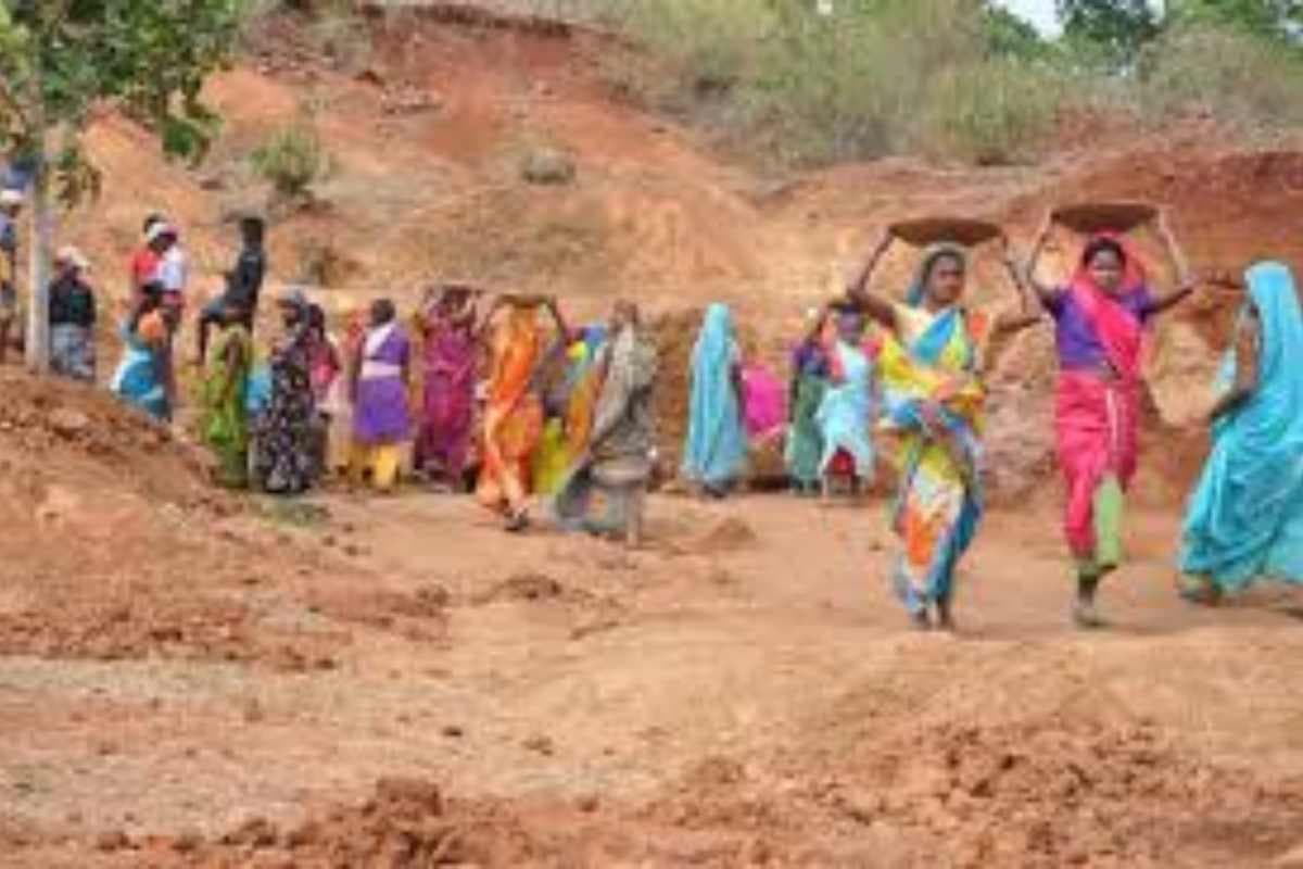 मोतिहारी: मनरेगा मेटों का भुगतान ठप, मेहनताने के लिए भटक रहे कर्मी