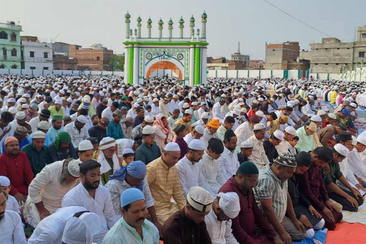 मोतिहारी: आपसी भाईचारे के साथ संपन्न हुई बकरीद की नमाज, मुल्क में अमन-चैन के लिए उठीं हजारों दुआएं