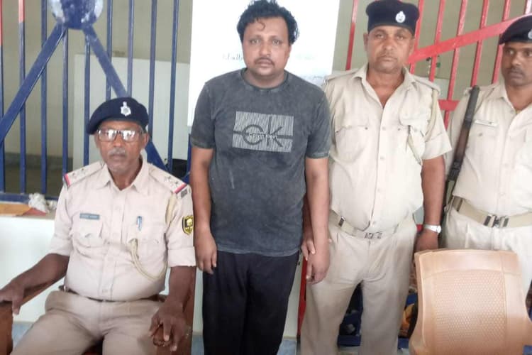 मोतिहारी : अंतरराष्ट्रीय जाली नोट नेटवर्क का भंडाफोड़, नेपाल-बांग्लादेश से जुड़े हैं दया शंकर के तार