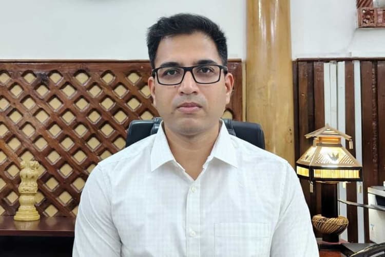 मोतिहारी: अपराधियों के हथियार लाइसेंस होंगे रद्द, जिला प्रशासन का सख्त आदेश