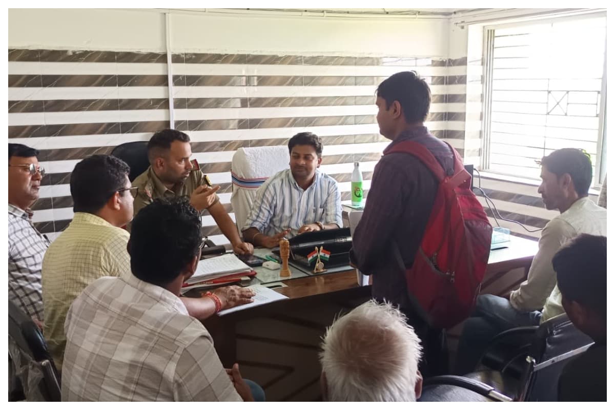 Motihari News: सरकार के निर्देश पर बंजरिया में जनता दरबार, लंबित मामलों पर हुआ बड़ा एक्शन