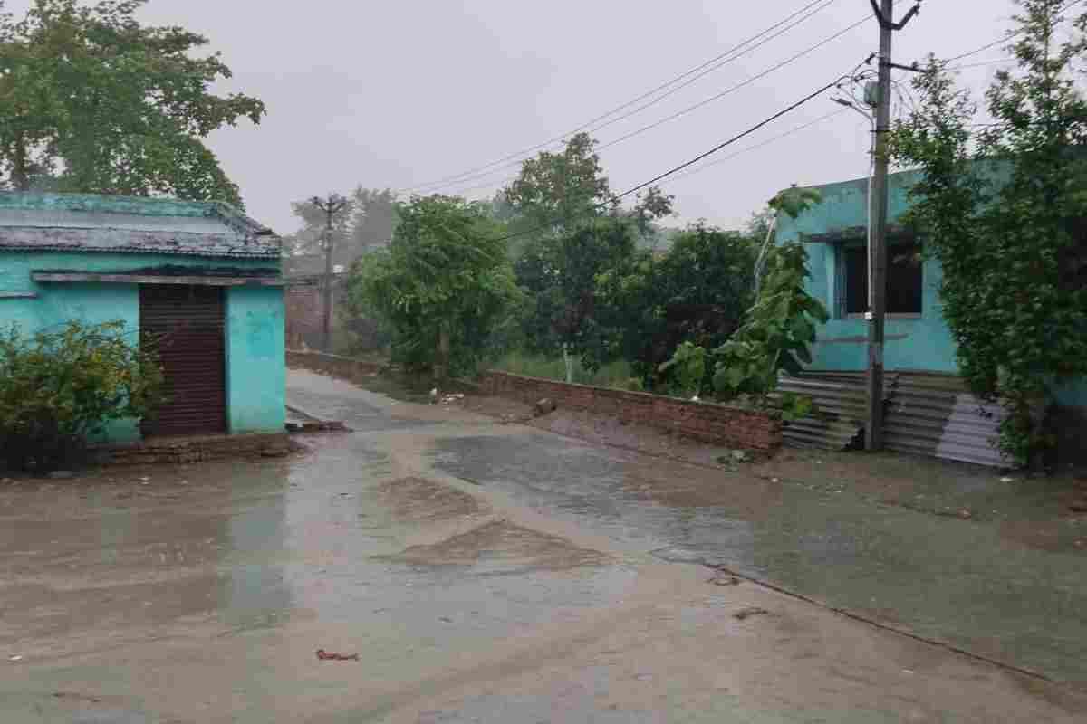 मोतिहारी: बंजरिया में दिन में छाया अंधेरा, घरों में कैद हुए लोग
