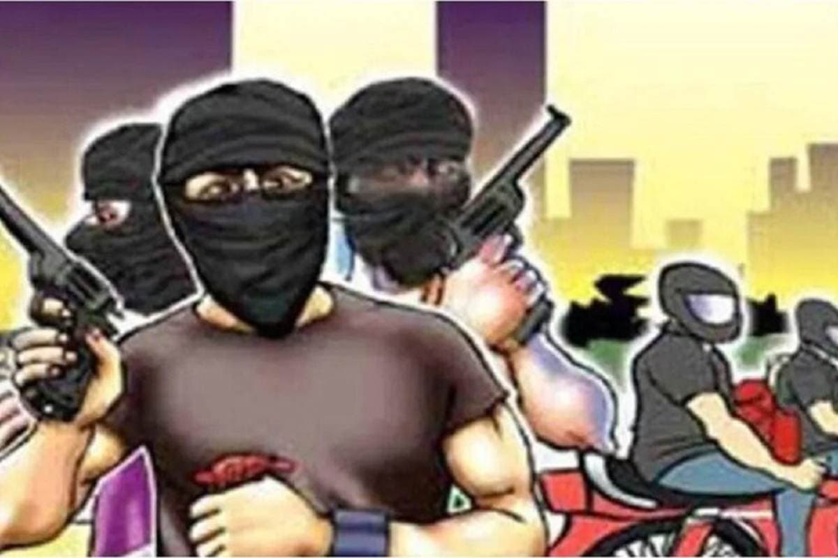 Motihari News bank road showroom firing three suspects detained police action