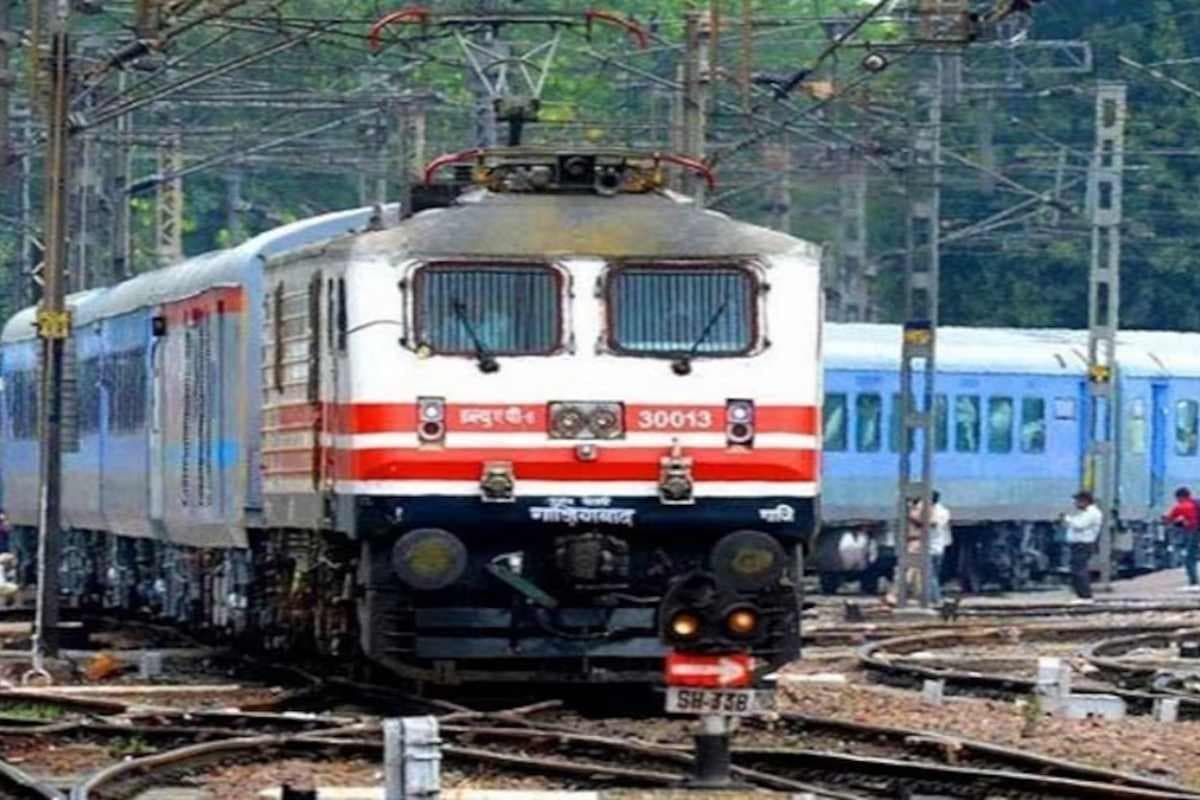 मोतिहारी: गोरखपुर-पनियहवा रेलखंड पर दोहरीकरण कार्य, 16 ट्रेनें रद्द और कई का रूट बदला
