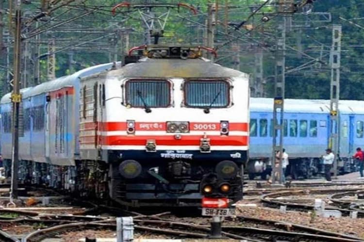 मोतिहारी: गोरखपुर-पनियहवा रेलखंड पर दोहरीकरण कार्य, 16 ट्रेनें रद्द और कई का रूट बदला
