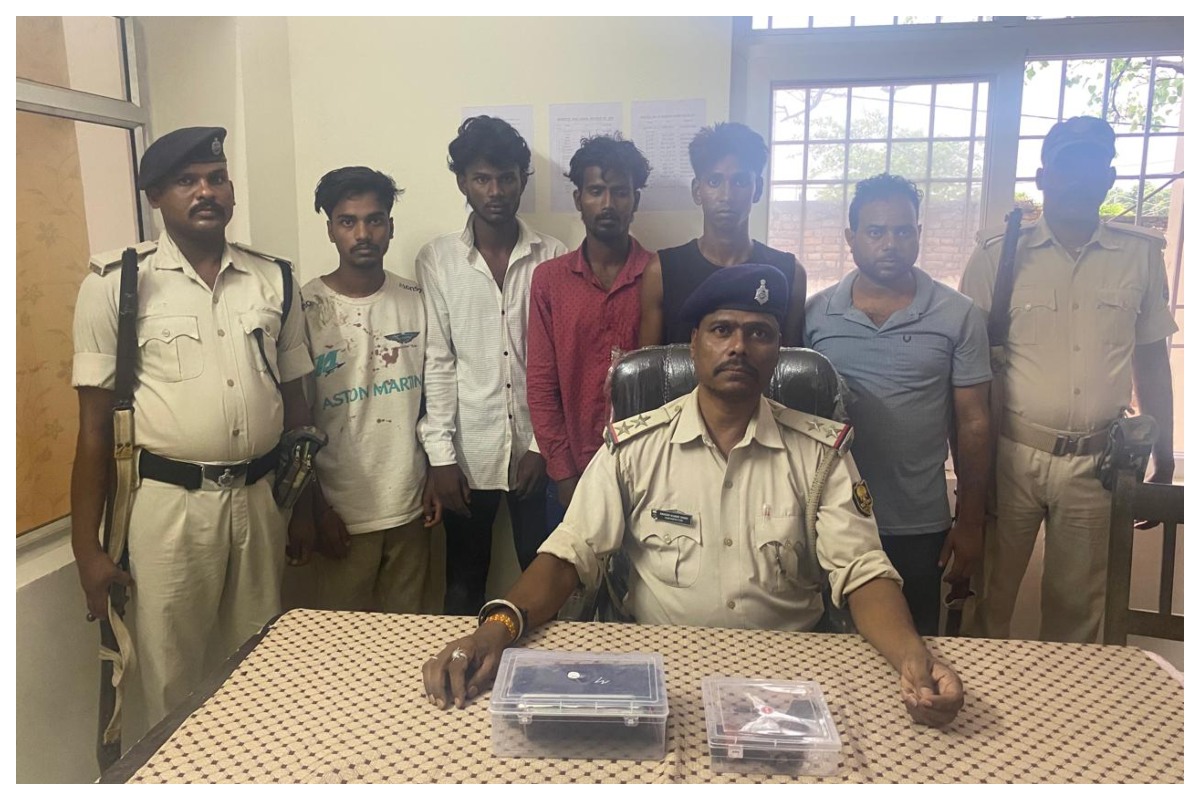 Motihari News: हथियार के बल पर मोबाइल छीनने वाले गैंग का अंत,अपराधी पहुंचे सलाखों के पीछे