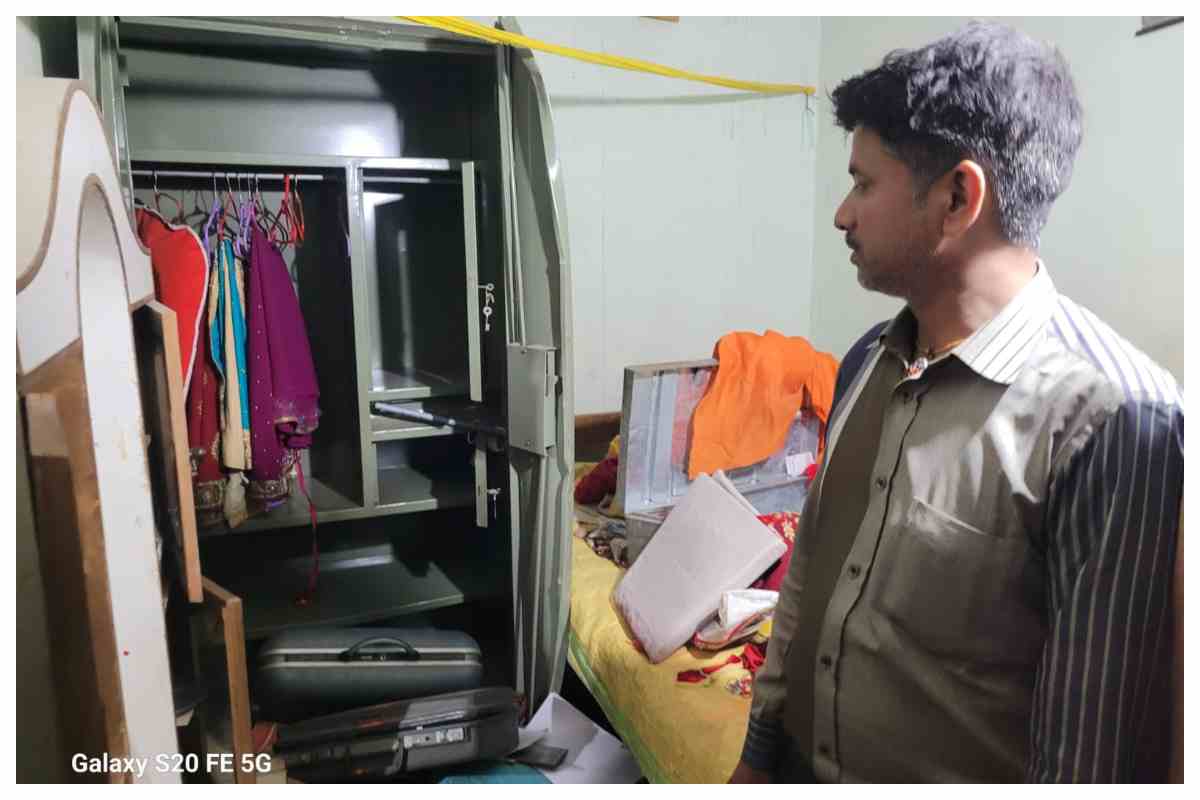 मोतिहारी: पकड़ीदयाल में चोरों का आतंक, 30 लाख की संपत्ति पर किया हाथ साफ