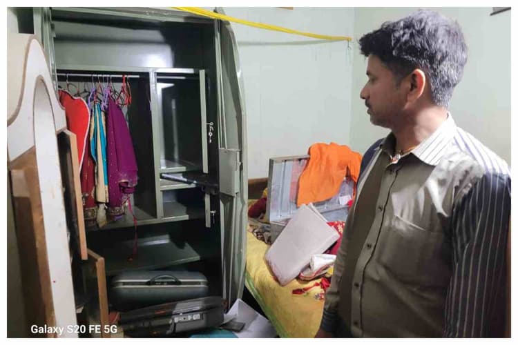 मोतिहारी: पकड़ीदयाल में चोरों का आतंक, 30 लाख की संपत्ति पर किया हाथ साफ
