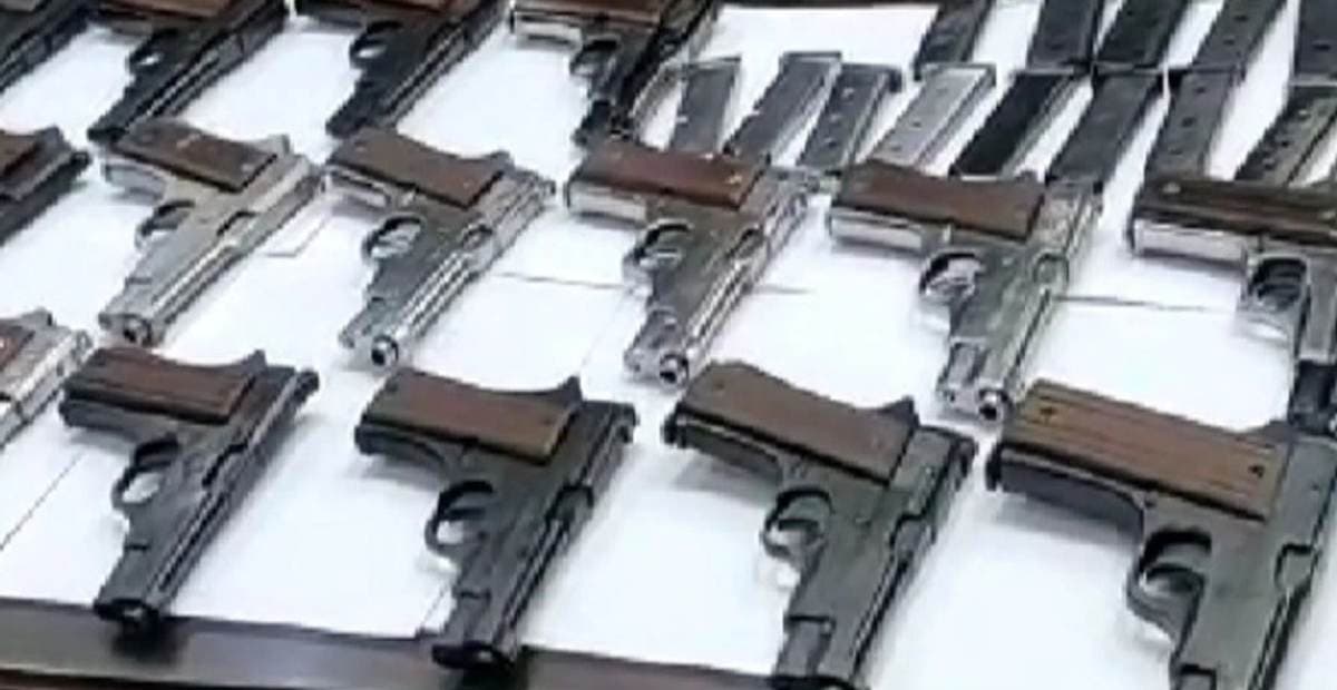 Motihari News: एसटीएफ और पुलिस की बड़ी कार्रवाई, अंतरराज्यीय हथियार तस्कर के घर से आधुनिक पिस्टल बरामद